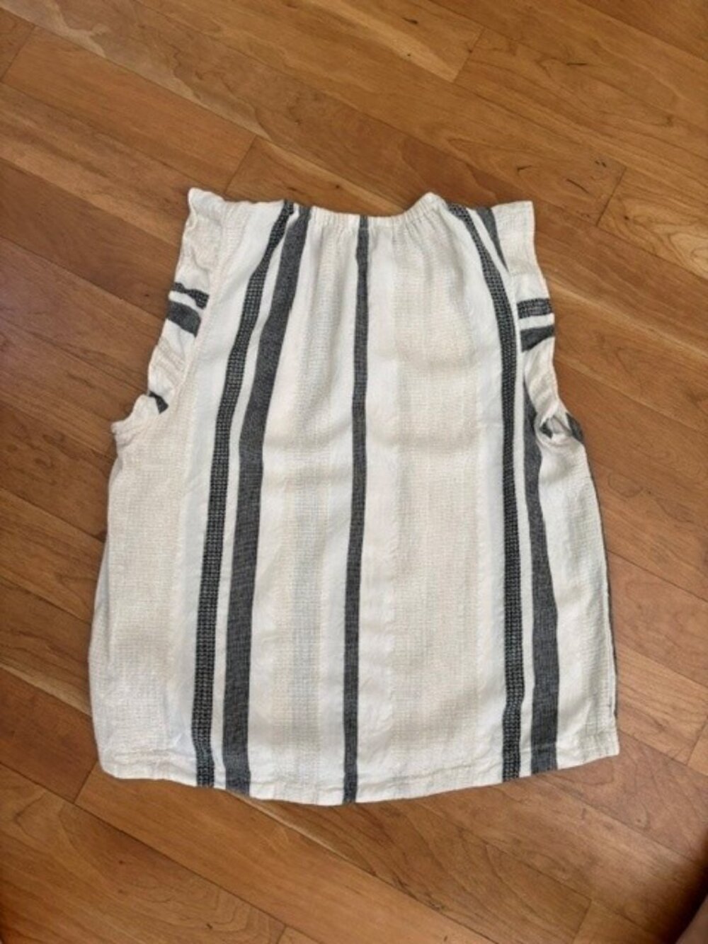 Cloth & Stone Top - Picture 3 of 3